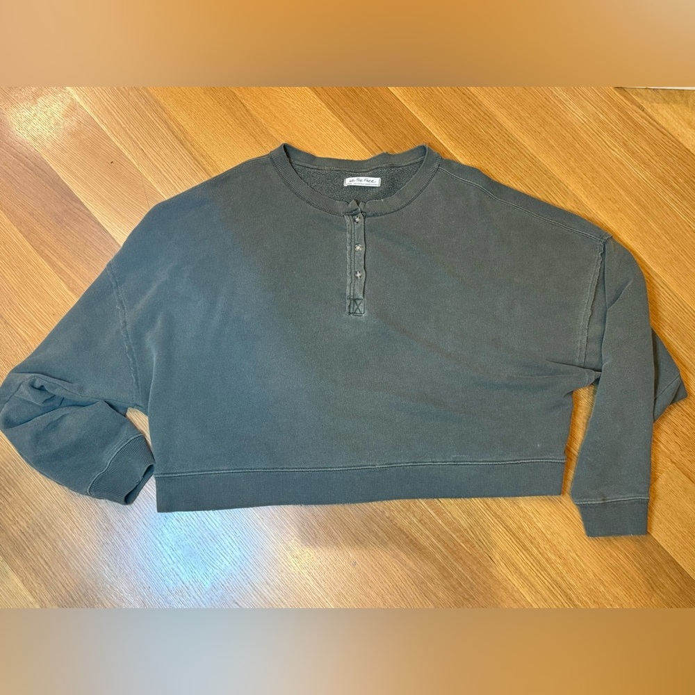 We The Free Olive Green Sweatshirt Size Medium Oversized Grunge, Cozy, Preppy